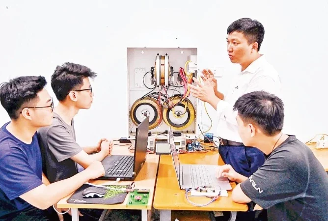 GS.TS Từ Minh Phương: “Học viện có kế hoạch mở rộng đào tạo về vi mạch bán dẫn, với định hướng ưu tiên tuyển chọn các sinh viên tài năng”