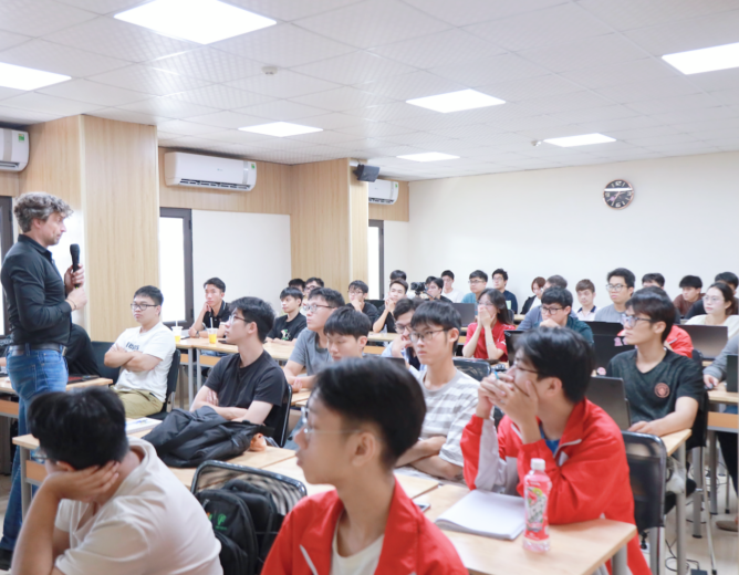 AI chuẩn quốc tế tại PTIT: Hai chuyên gia từ Đại học Ứng dụng hàng đầu Bỉ trực tiếp đào tạo