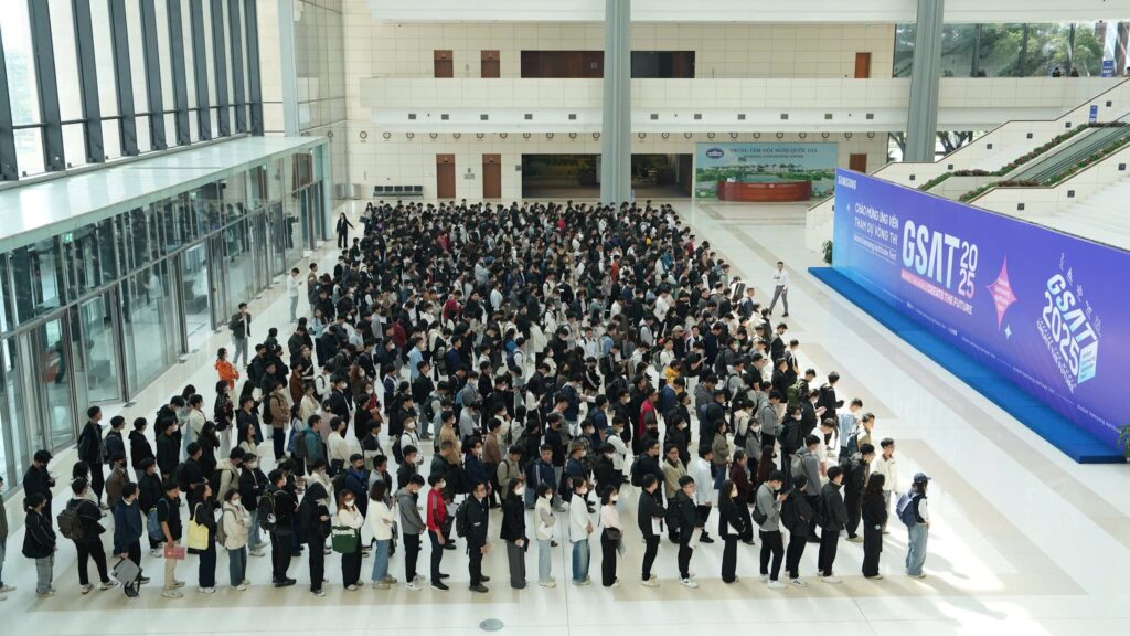 Đông đảo kỹ sư, sinh viên dự thi GSAT 2025 để vào làm tại Samsung Việt Nam