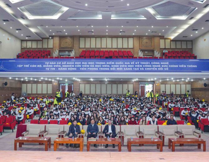Học viện Công nghệ Bưu chính Viễn thông đồng hành cùng học sinh THPT Bạch Đằng định vị nghề nghiệp trong kỷ nguyên chuyển đổi số