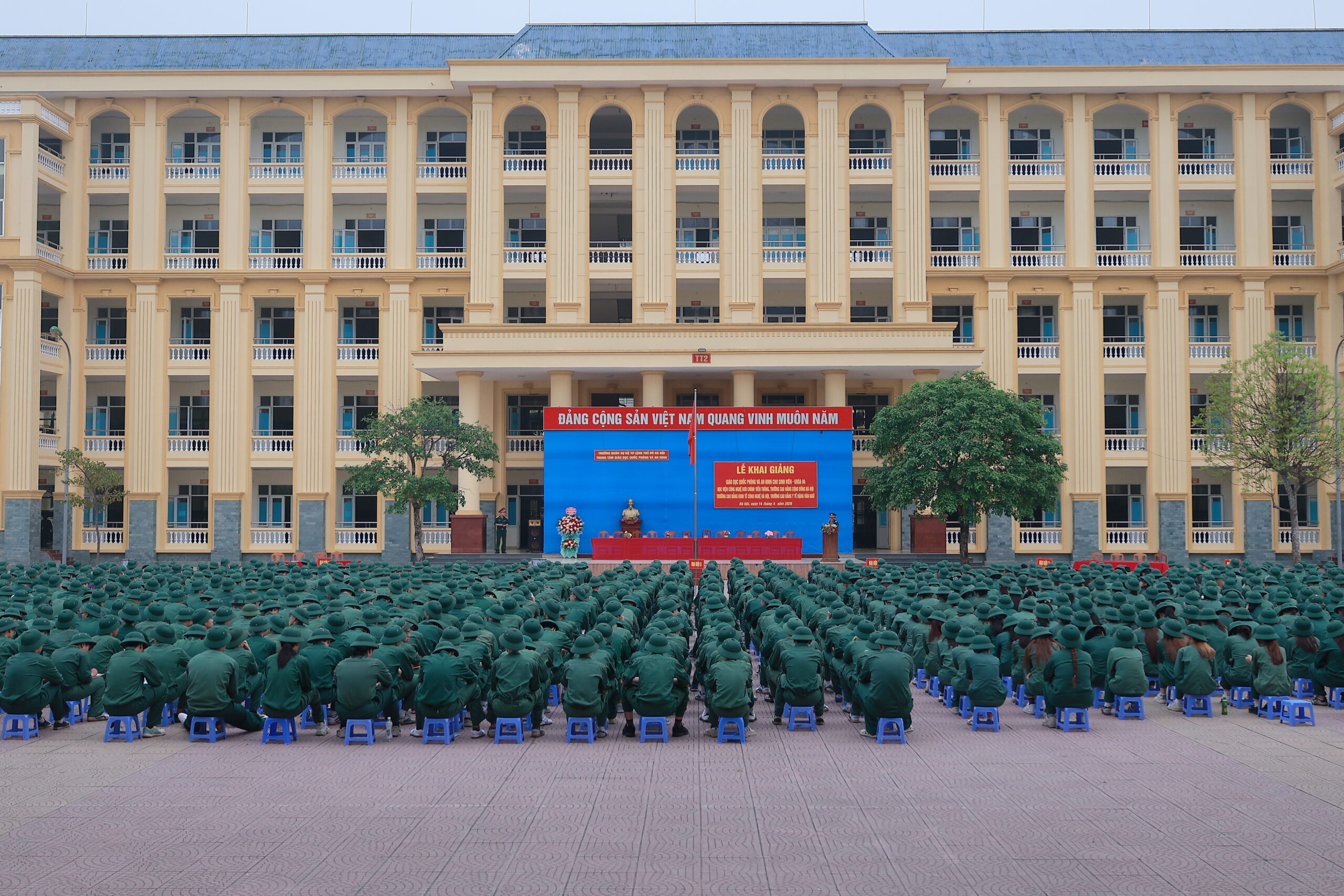 Gần 1300 sinh viên khóa D25 bước vào khoá học Giáo dục quốc phòng và an ninh đợt 1