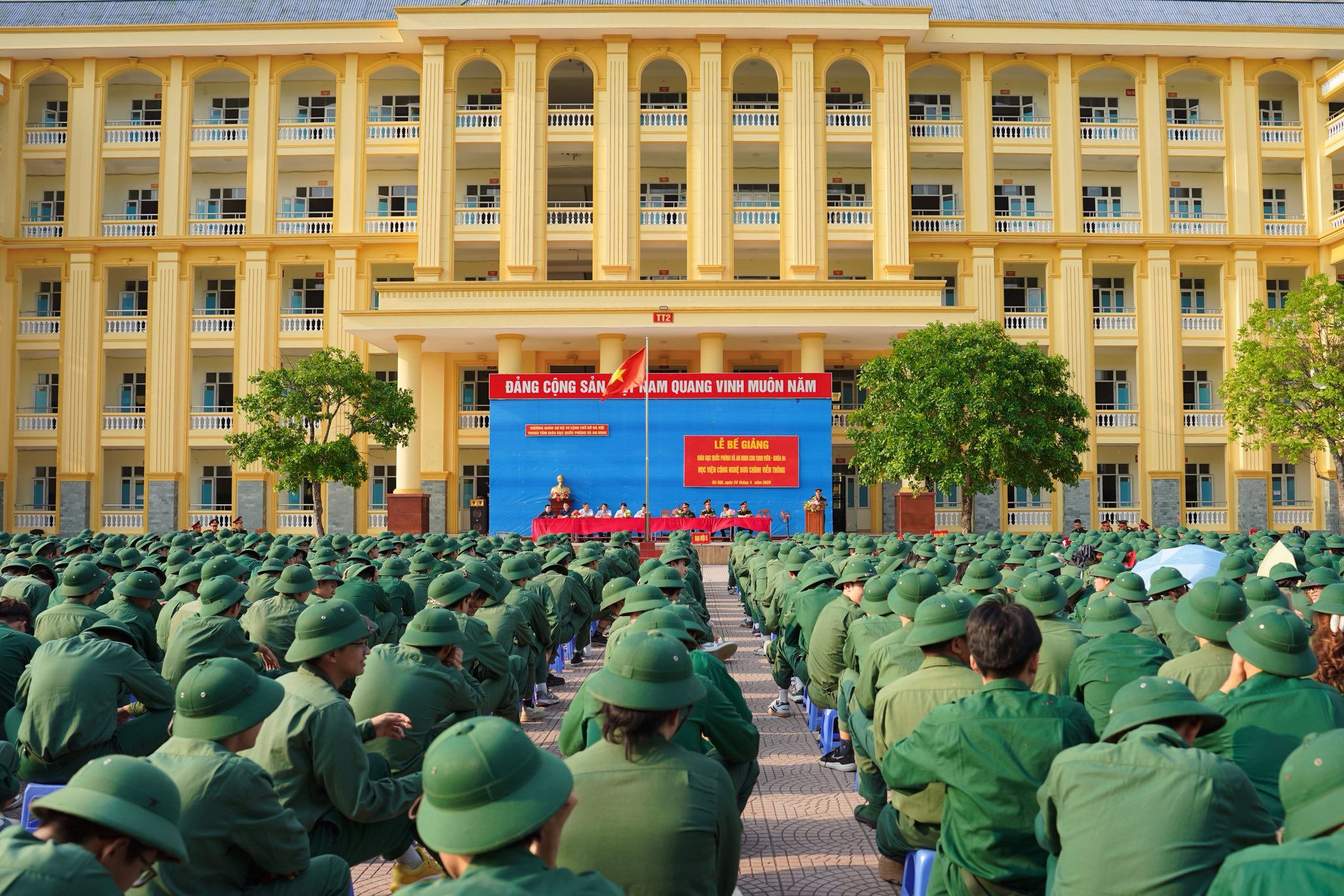 Lễ Bế giảng khoá học Giáo dục Quốc phòng và An ninh đợt 1 – Khép lại hành trình rèn luyện ý nghĩa của gần 1300 sinh viên D25